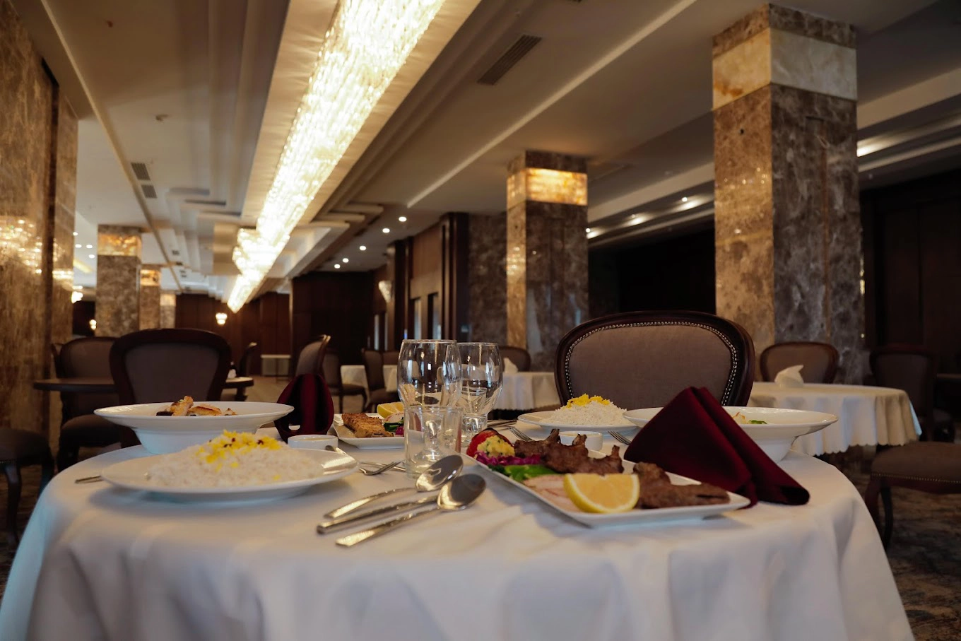 رستوران و امکانات هتل آرامیس پلاس کیش